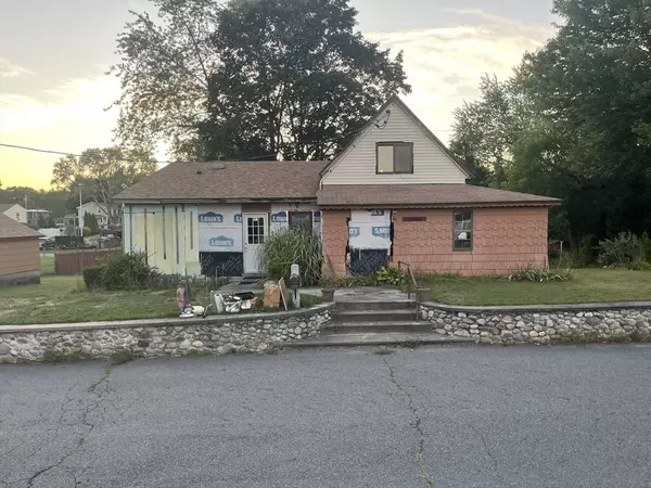 Dracut, MA 01826,17 Vinal St