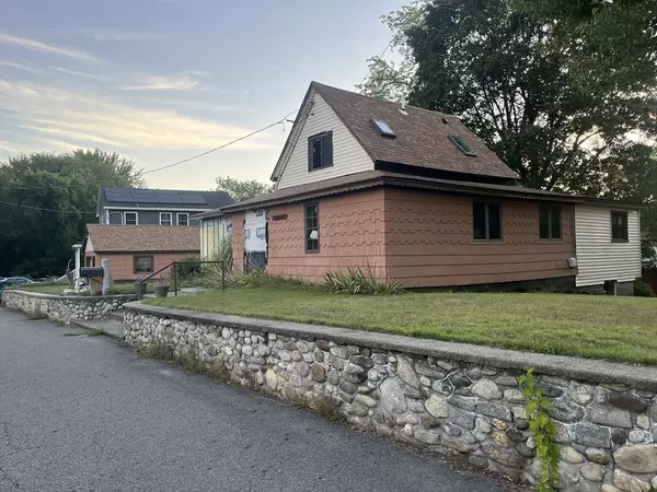 Dracut, MA 01826,17 Vinal St