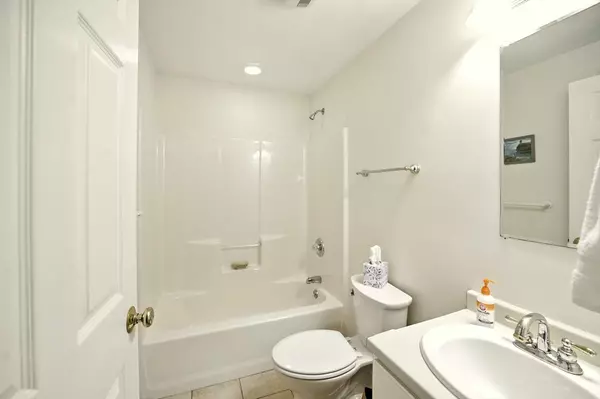 Mashpee, MA 02649,14 Sandview #14