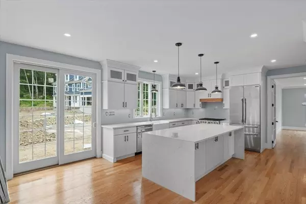 Dedham, MA 02026,35 Shuttleworth