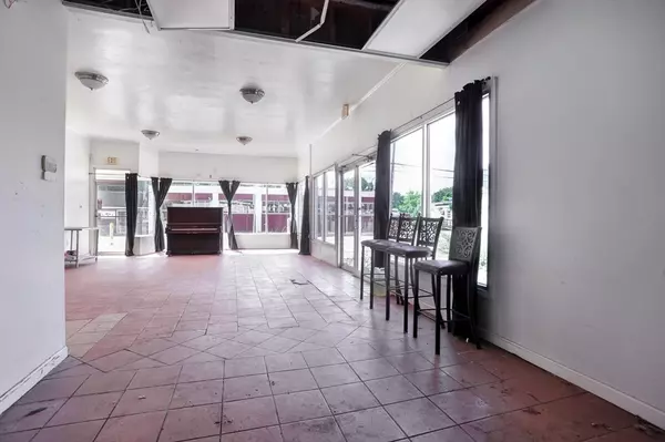 Whitman, MA 02382,372 South Ave