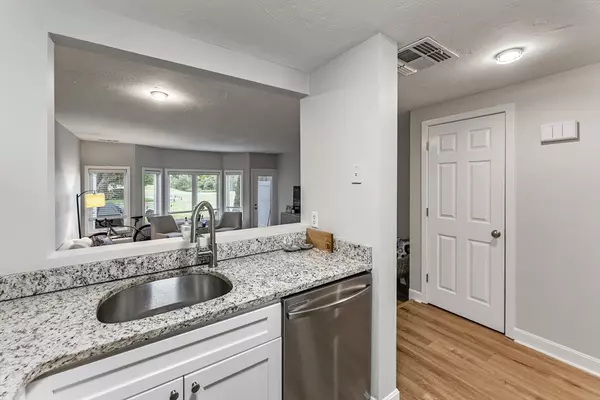 Plymouth, MA 02360,18 Westcliff Dr #18