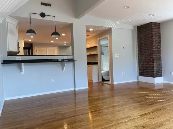 240 Paris St #2, Boston, MA 02128