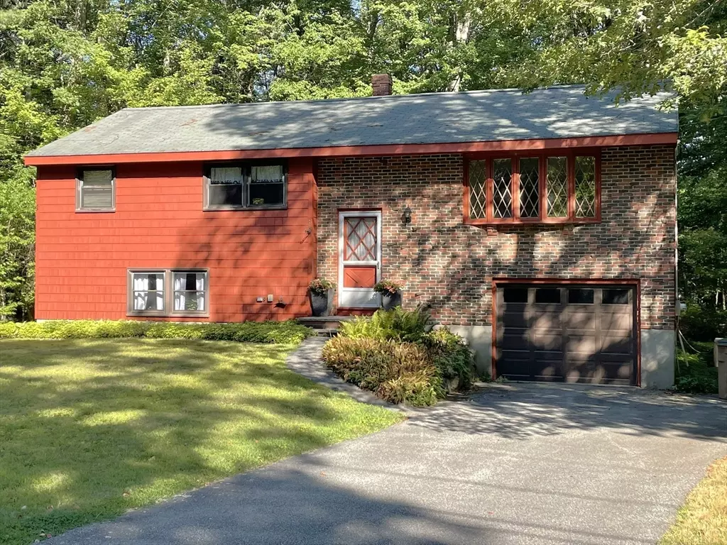 Atkinson, NH 03811,8 Wood Dr