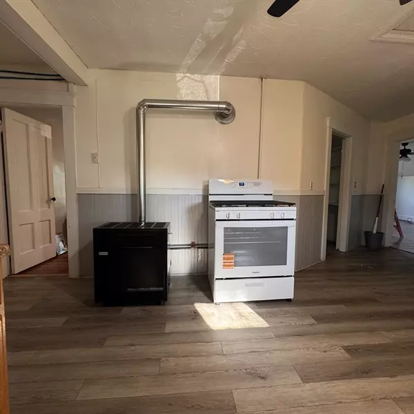 Leominster, MA 01453,238 Water St #3