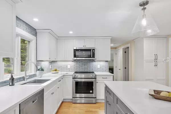 Acton, MA 01720,18 Captain Browns Ln