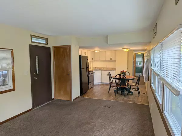North Attleboro, MA 02760,633 E Washington St #10