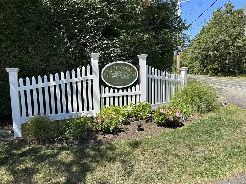 10 Shadbush, Mashpee, MA 02649