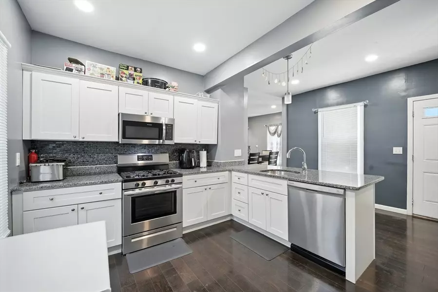 3 Ashley St, Springfield, MA 01105