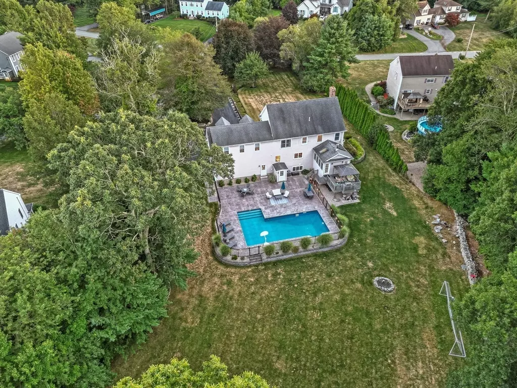 Berkley, MA 02779,15 Holly Ln