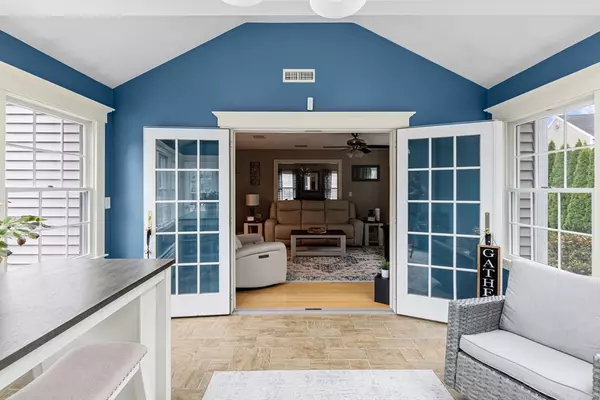 Berkley, MA 02779,15 Holly Ln