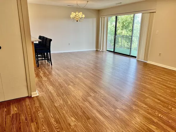 Swampscott, MA 01907,1006 Paradise Rd #3R