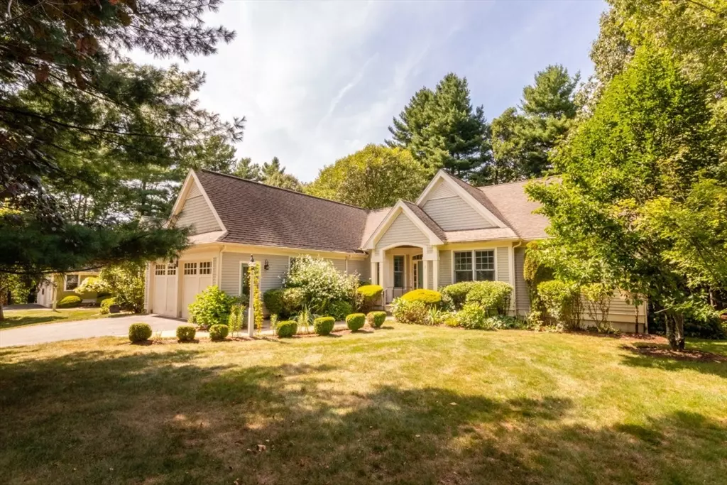 Medfield, MA 02052,3 Bridlefield Ln