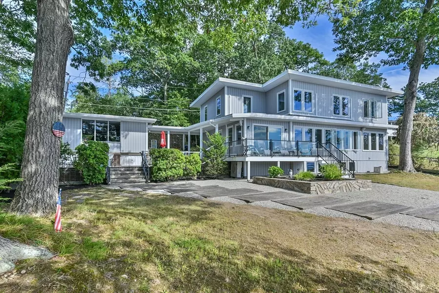 55 Colonial Road, Webster, MA 01570