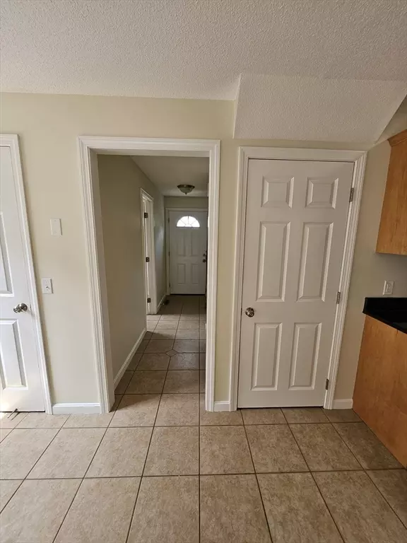 Springfield, MA 01151,61 Lawe St