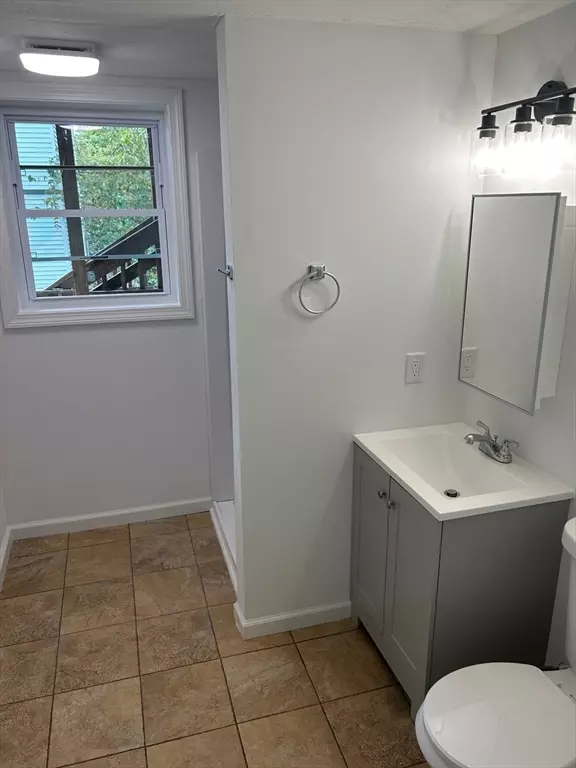 Worcester, MA 01610,126-128 Lincoln St #1L