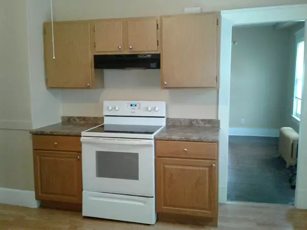 Worcester, MA 01610,27 Gardner St #1