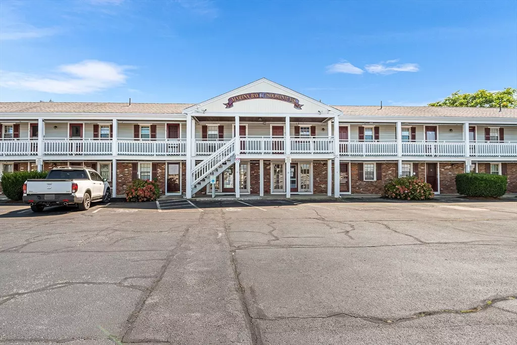 Dennis, MA 02670,141 Main St #23