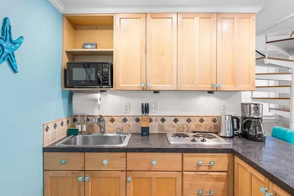 Dennis, MA 02670,141 Main St #TH4