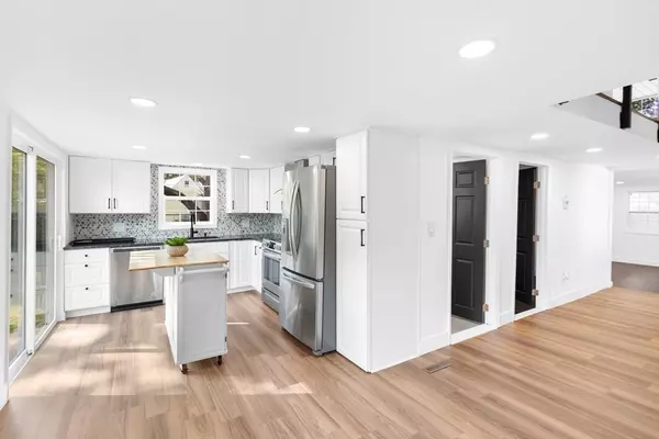 Pembroke, MA 02359,21 Beechwood Ave