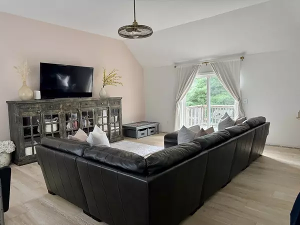 Dighton, MA 02715,3 Waterford Cir