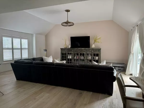 Dighton, MA 02715,3 Waterford Cir