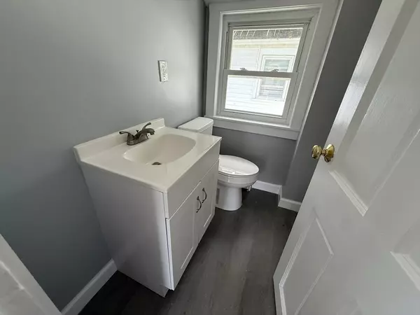 Plymouth, MA 02360,410-412 Court St #410