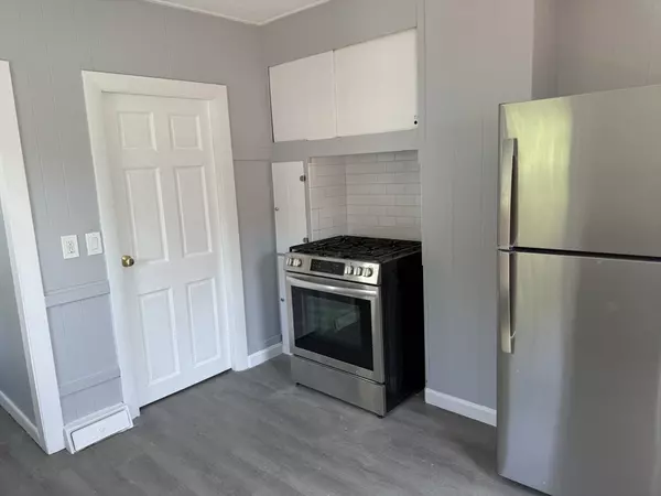 Plymouth, MA 02360,410-412 Court St #410