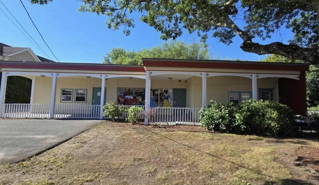Barrington, RI 02806,64 Bay Spring Ave