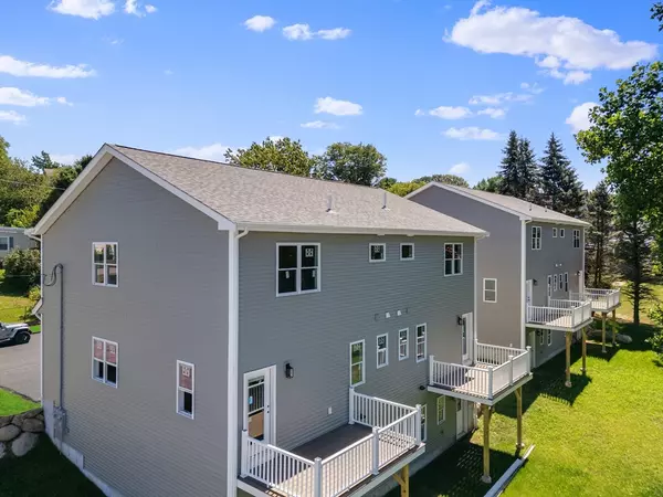 Fall River, MA 02720,122 Stowe St #122