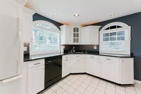 Dartmouth, MA 02747,461 Reed Rd