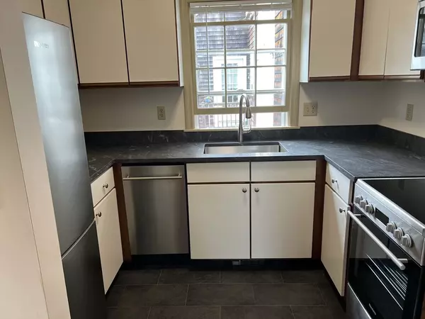 Manchester, MA 01944,24 Morse Court #B
