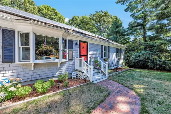 Mashpee, MA 02649,248 Mashpee Neck Rd