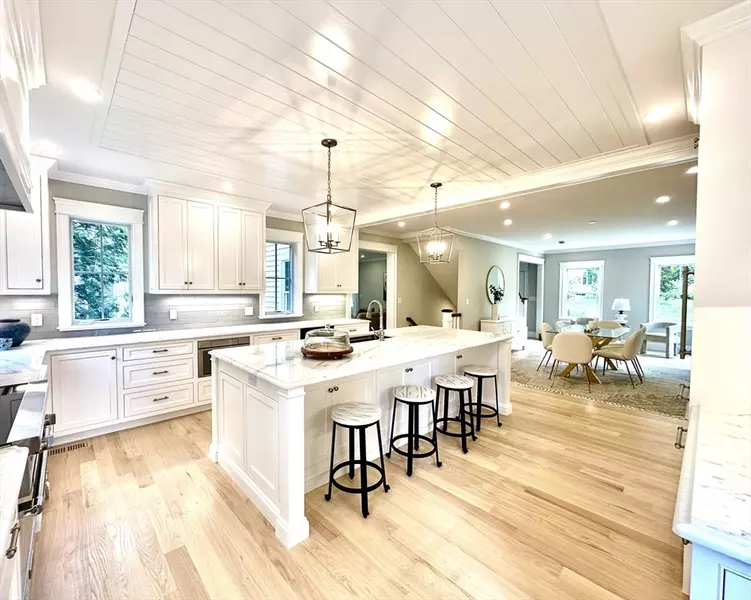 6 Revolutionary Road, Lexington, MA 02421