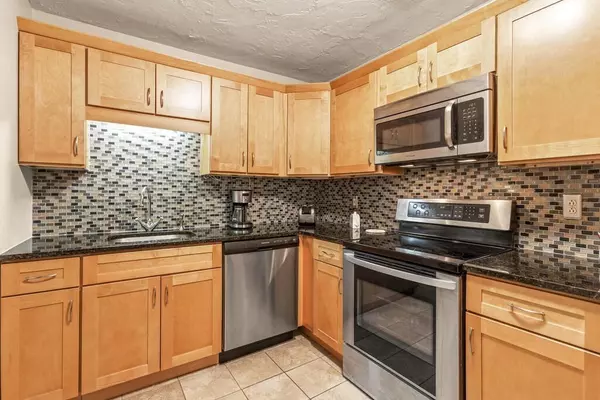 Stoneham, MA 02180,100 Fellsview Ter #106