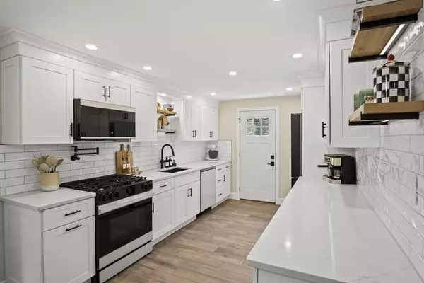 Dracut, MA 01826,7 Pine Valley Dr