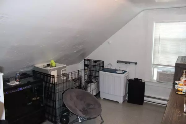 Gloucester, MA 01930,13 1/2 Cleveland St