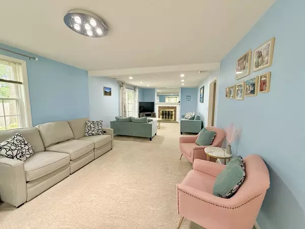 Natick, MA 01760,25 Homeward Ln #25
