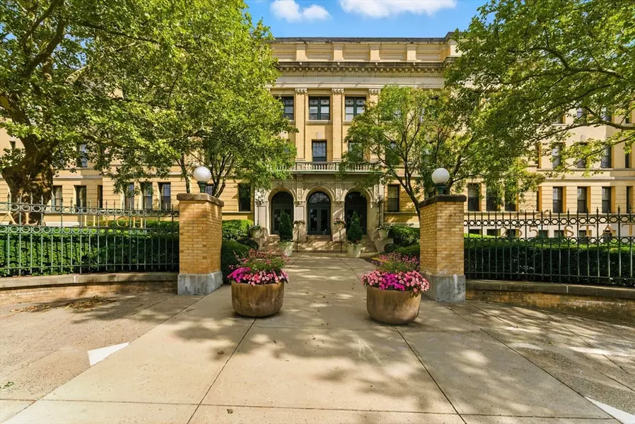 235 State St #220, Springfield, MA 01103