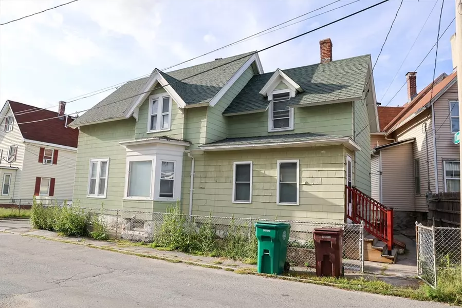 8 W 11th St, Lowell, MA 01850