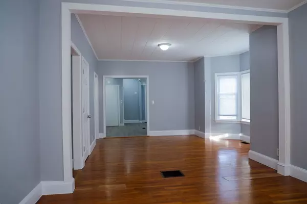 Lowell, MA 01850,8 W 11th St