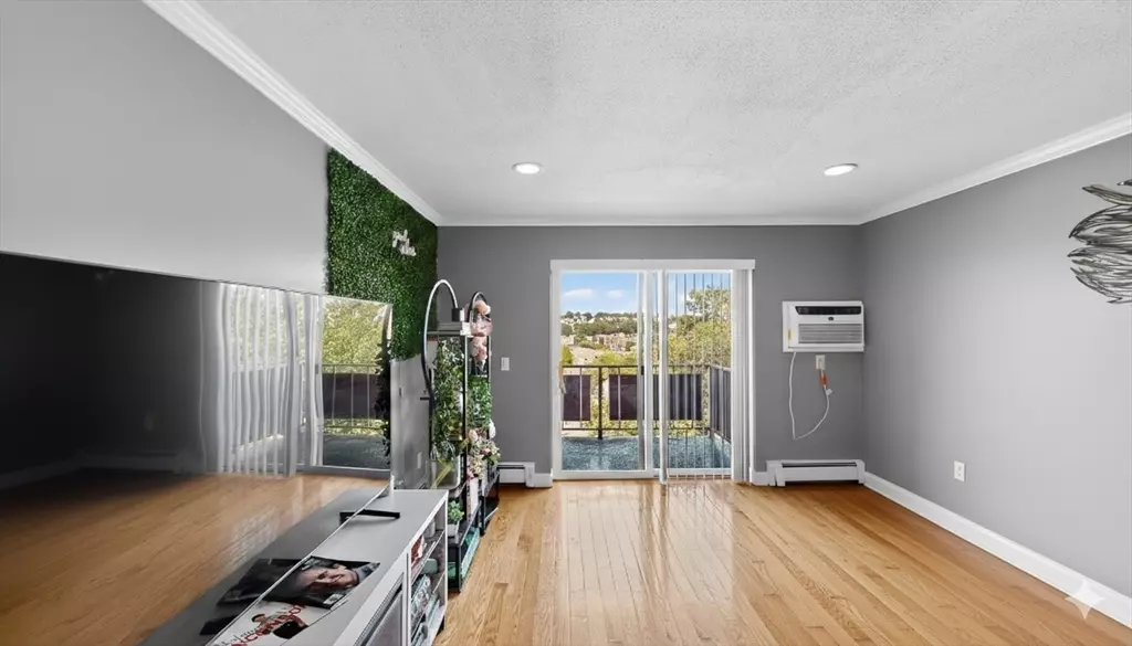 70 Warren Ave #4-1, Chelsea, MA 02150