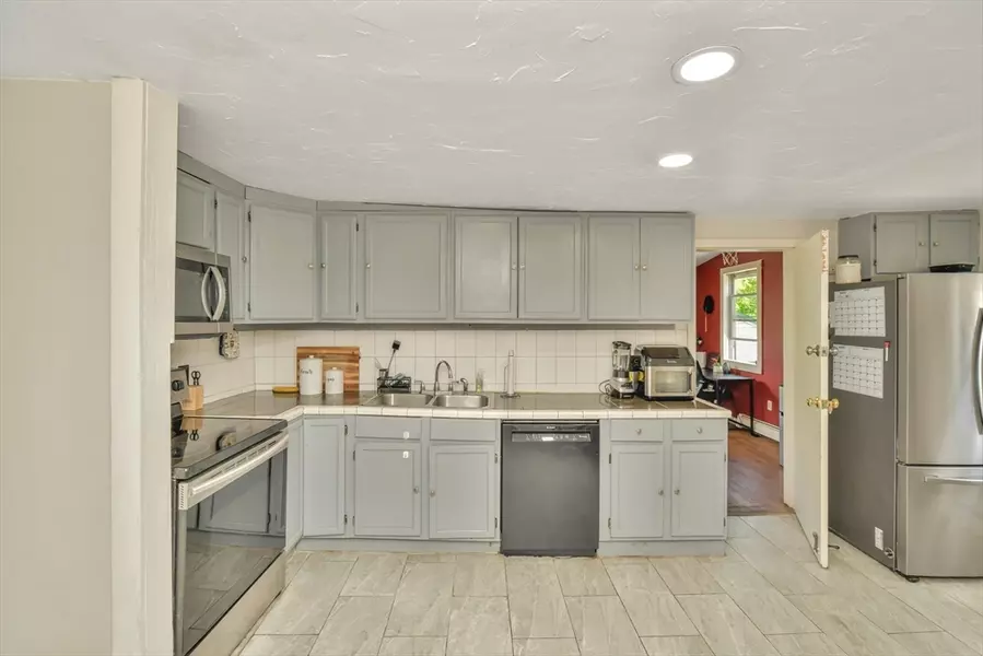 120 E Ashland St, Brockton, MA 02302