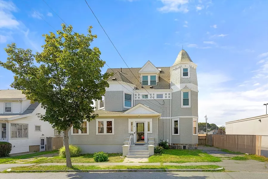 17 Shirley St, Quincy, MA 02169
