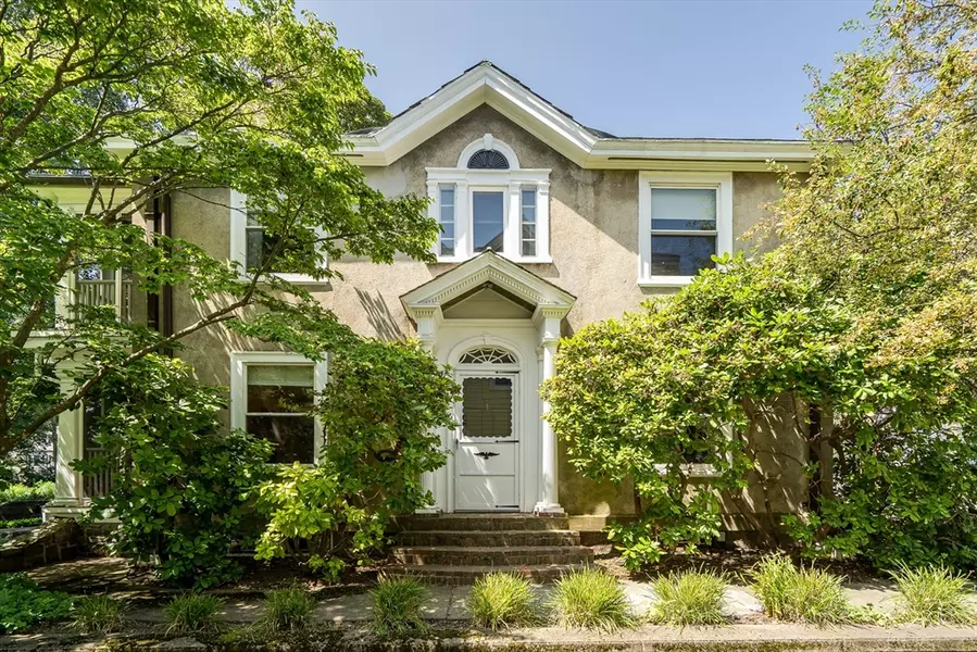 15 Cedar St, Salem, MA 01970