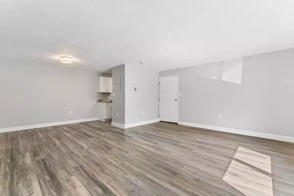 North Attleboro, MA 02760,50 Juniper Rd #B8