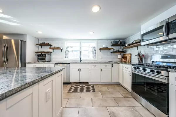 Dennis, MA 02639,125 Main St #3