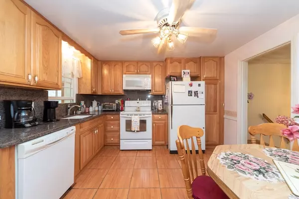 Hudson, MA 01749,27 Laurel Dr