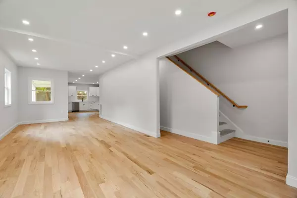 North Andover, MA 01845,58-60 May St