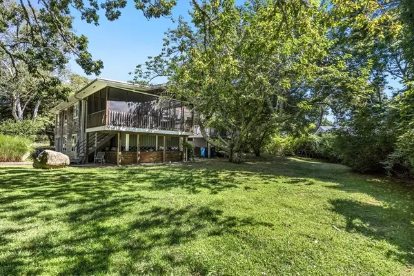 Falmouth, MA 02540,11 Barnabas Rd